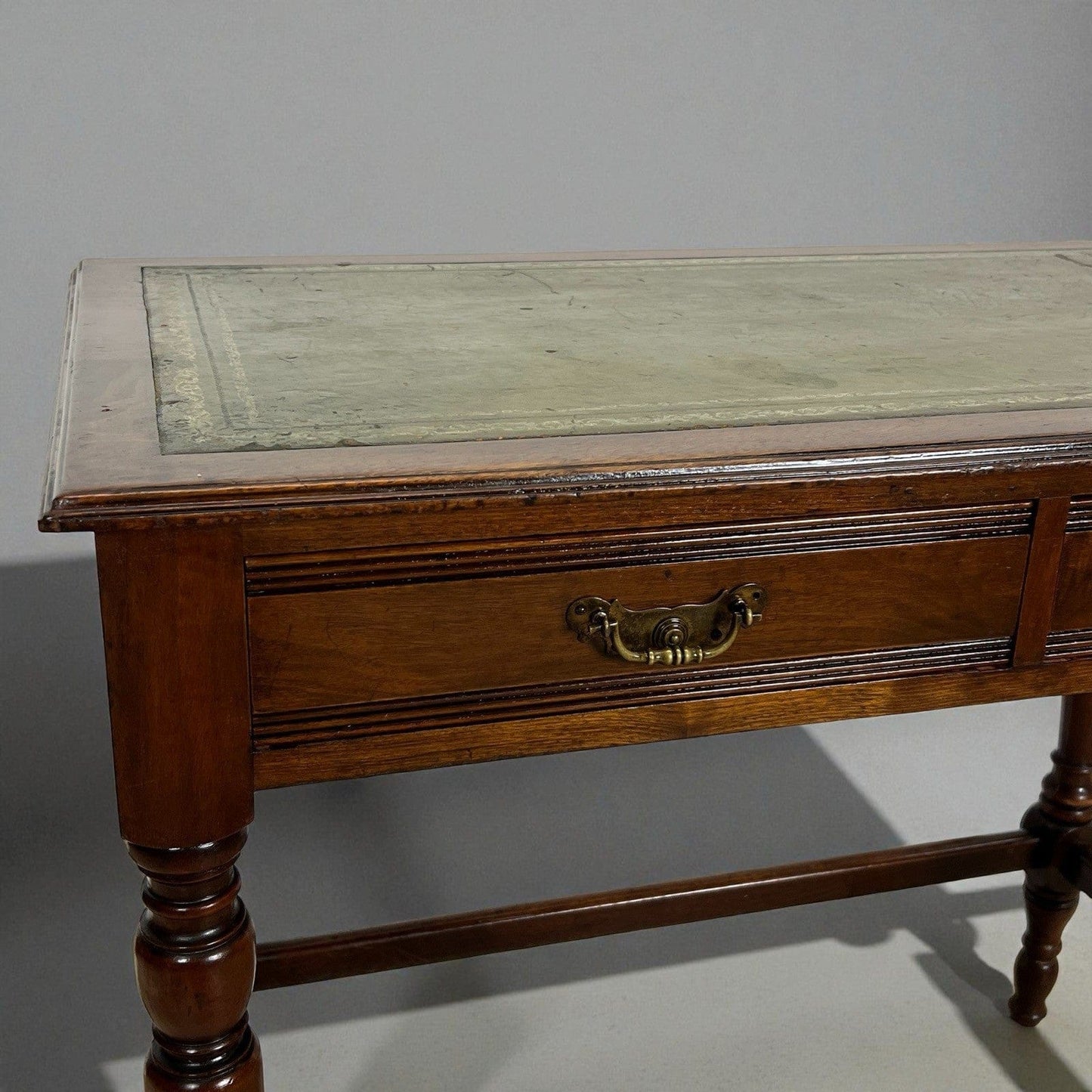 Antica scrivania piccolo scrittoio classica tavolo da ufficio con piano in pelle Categoria  Scrittoi & Ribalte