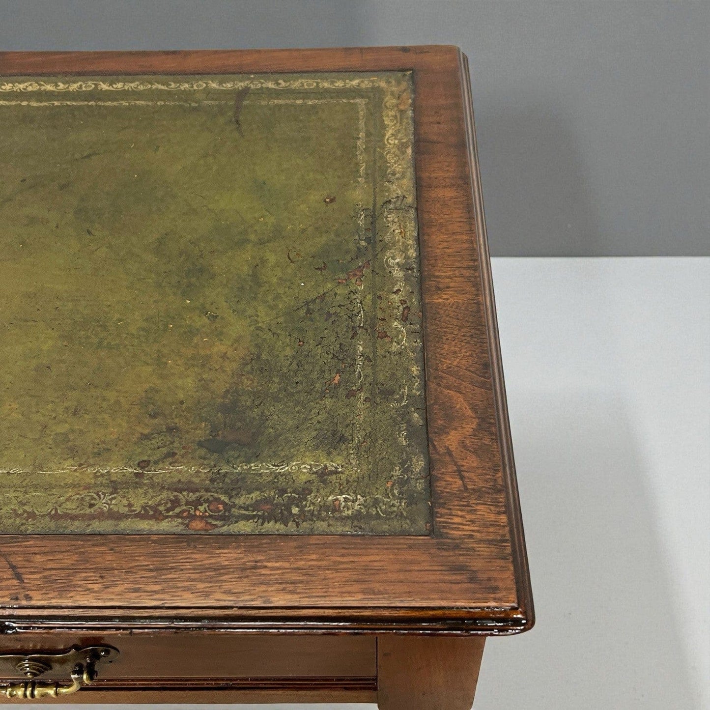 Antica scrivania piccolo scrittoio classica tavolo da ufficio con piano in pelle Categoria  Scrittoi & Ribalte