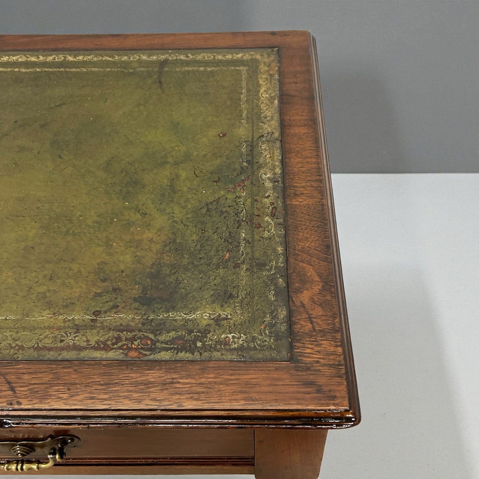 Antica scrivania piccolo scrittoio classica tavolo da ufficio con piano in pelle Categoria  Scrittoi & Ribalte