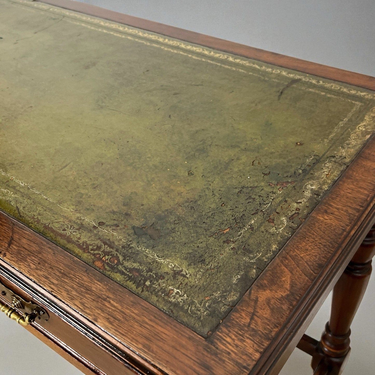 Antica scrivania piccolo scrittoio classica tavolo da ufficio con piano in pelle Categoria  Scrittoi & Ribalte