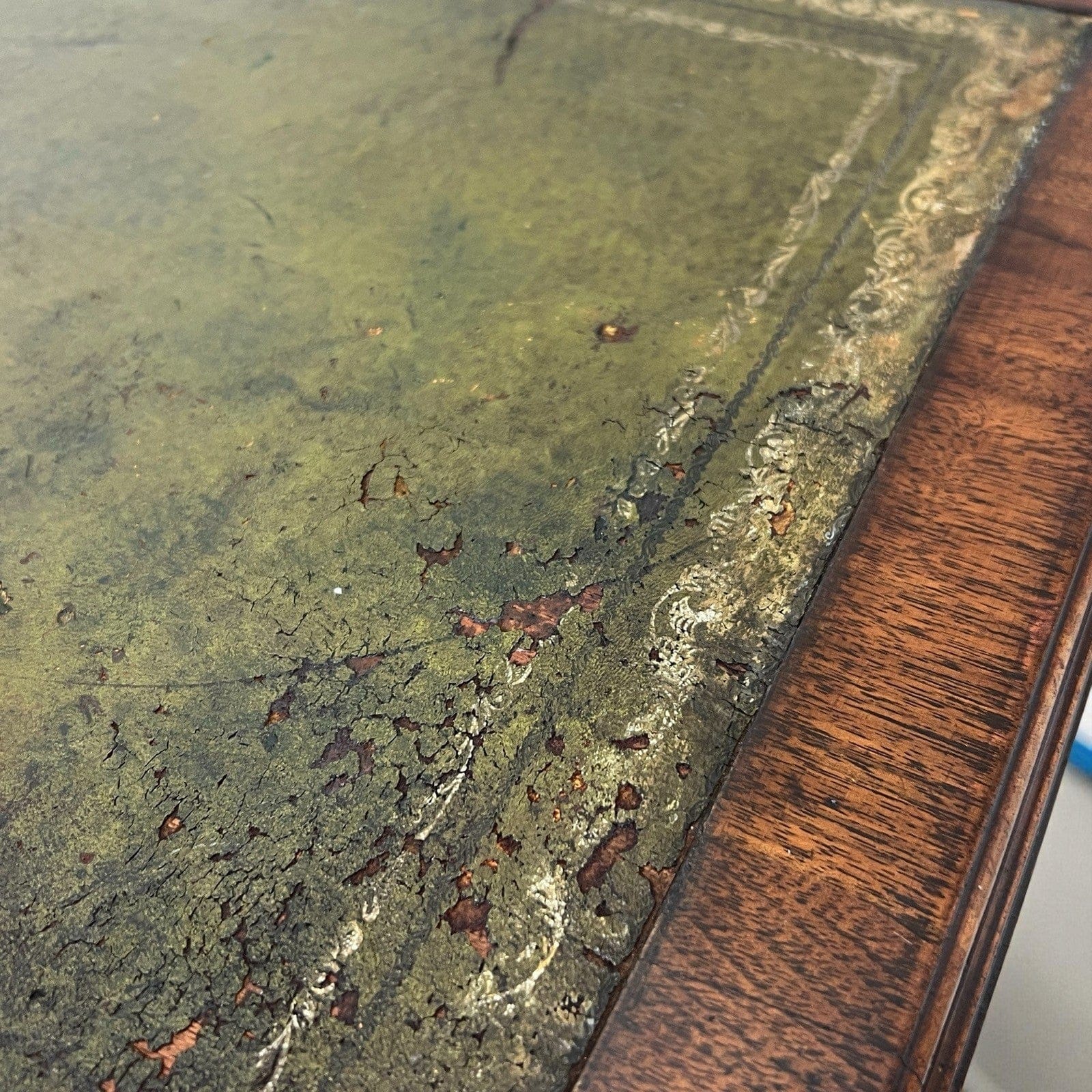 Antica scrivania piccolo scrittoio classica tavolo da ufficio con piano in pelle Categoria  Scrittoi & Ribalte