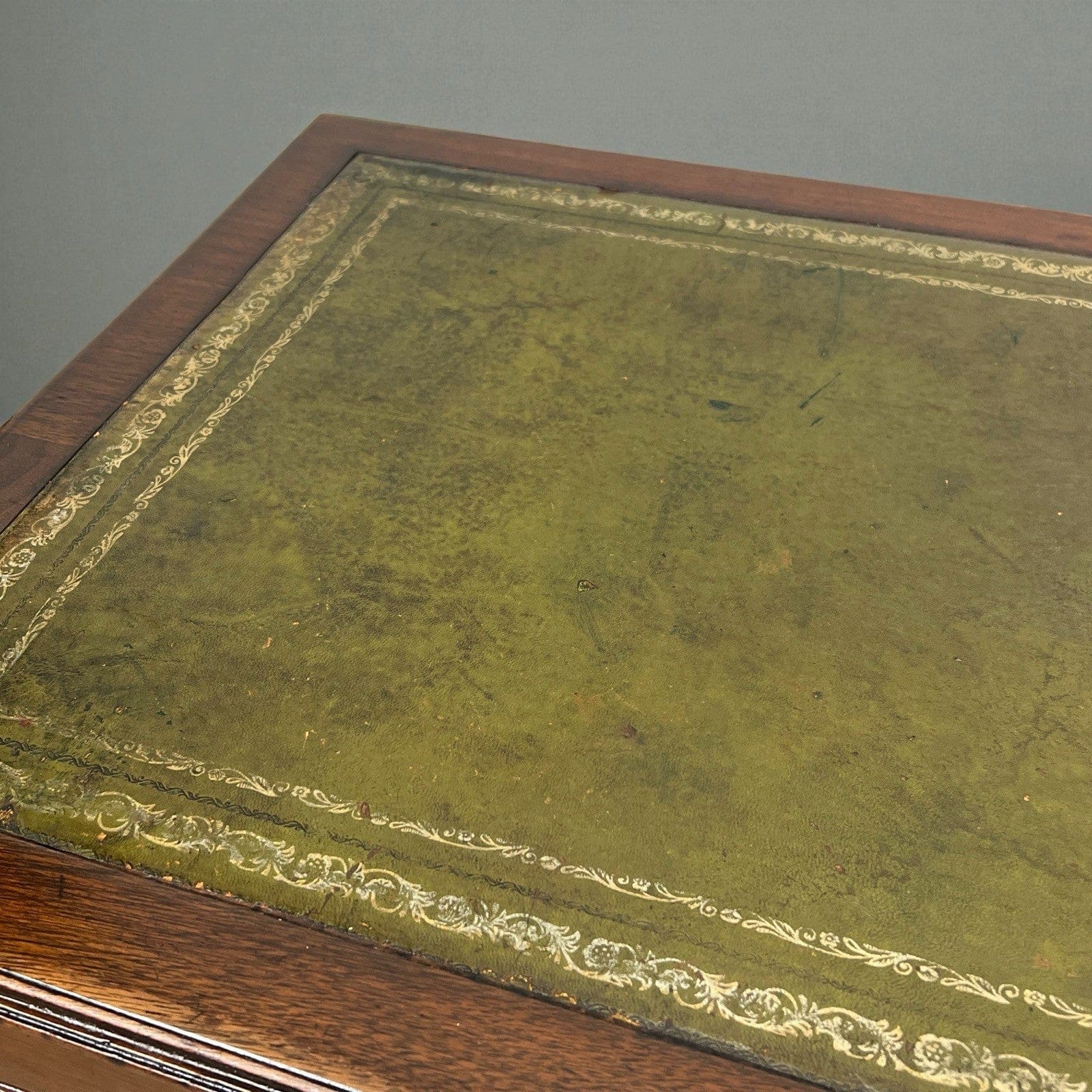 Antica scrivania piccolo scrittoio classica tavolo da ufficio con piano in pelle Categoria  Scrittoi & Ribalte