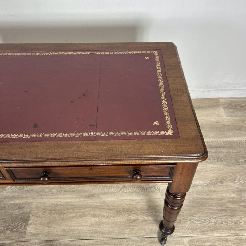 Antica scrivania scrittoio classica tavolo da ufficio in legno con piano pelle Categoria  Scrittoi & Ribalte
