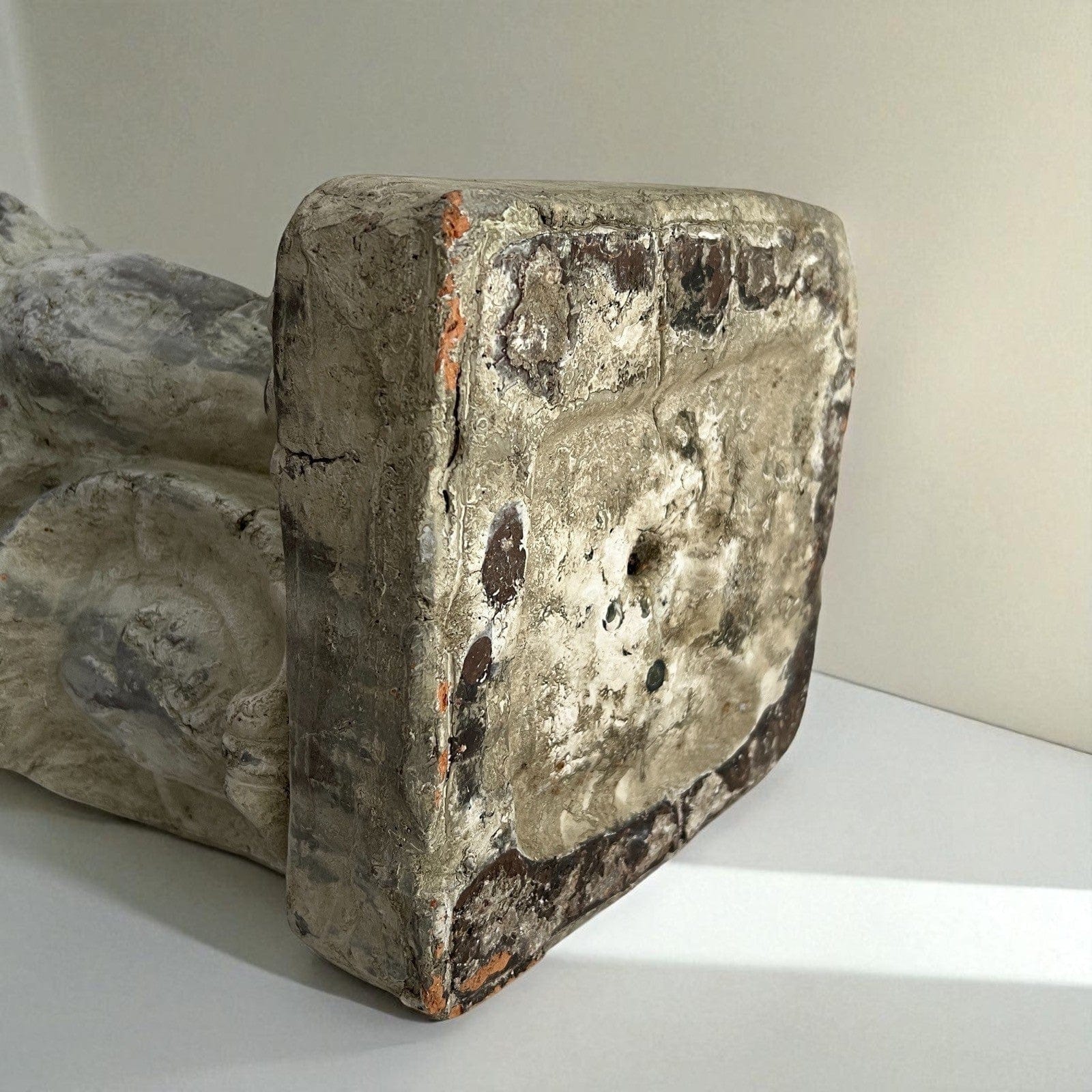 Antica Scultura di Leone con Stemma Nobiliare Statua per casa XX secolo Categoria  Sculture e Miniature