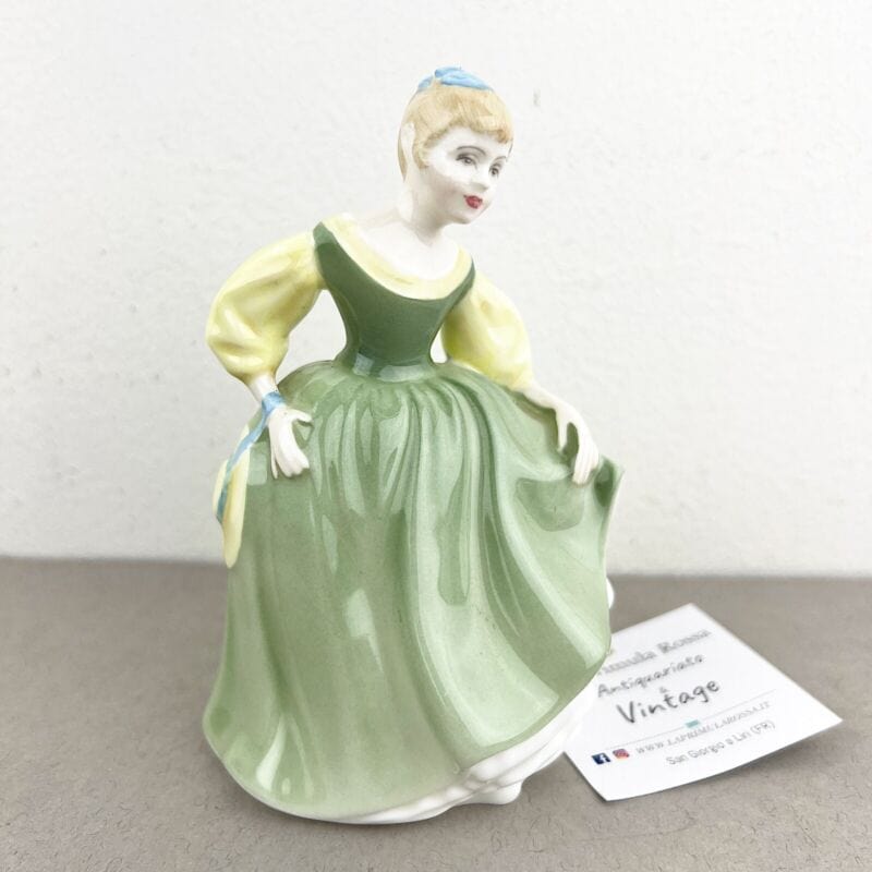 Antica Scultura Statuina in Porcellana inglese Royal Doulton Dama 1966 vintage Categoria  Ceramiche e Porcellane