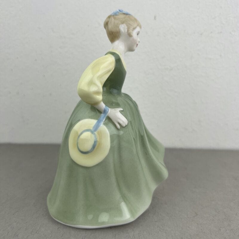 Antica Scultura Statuina in Porcellana inglese Royal Doulton Dama 1966 vintage Categoria  Ceramiche e Porcellane