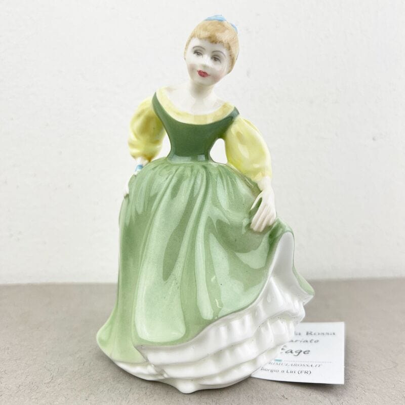 Antica Scultura Statuina in Porcellana inglese Royal Doulton Dama 1966 vintage Categoria  Ceramiche e Porcellane