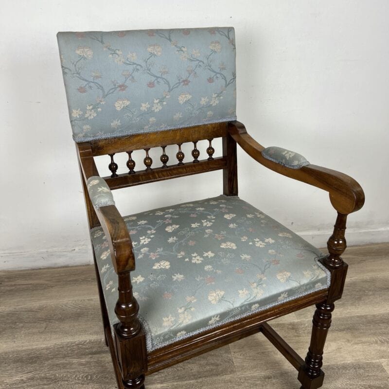 Antica sedia imbottita d' epoca 800 con braccioli Poltrona Poltroncina in legno Categoria  Arredamento
