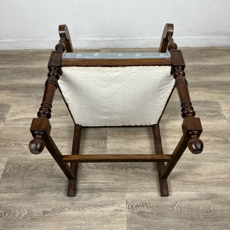 Antica sedia imbottita d' epoca 800 con braccioli Poltrona Poltroncina in legno Categoria  Arredamento