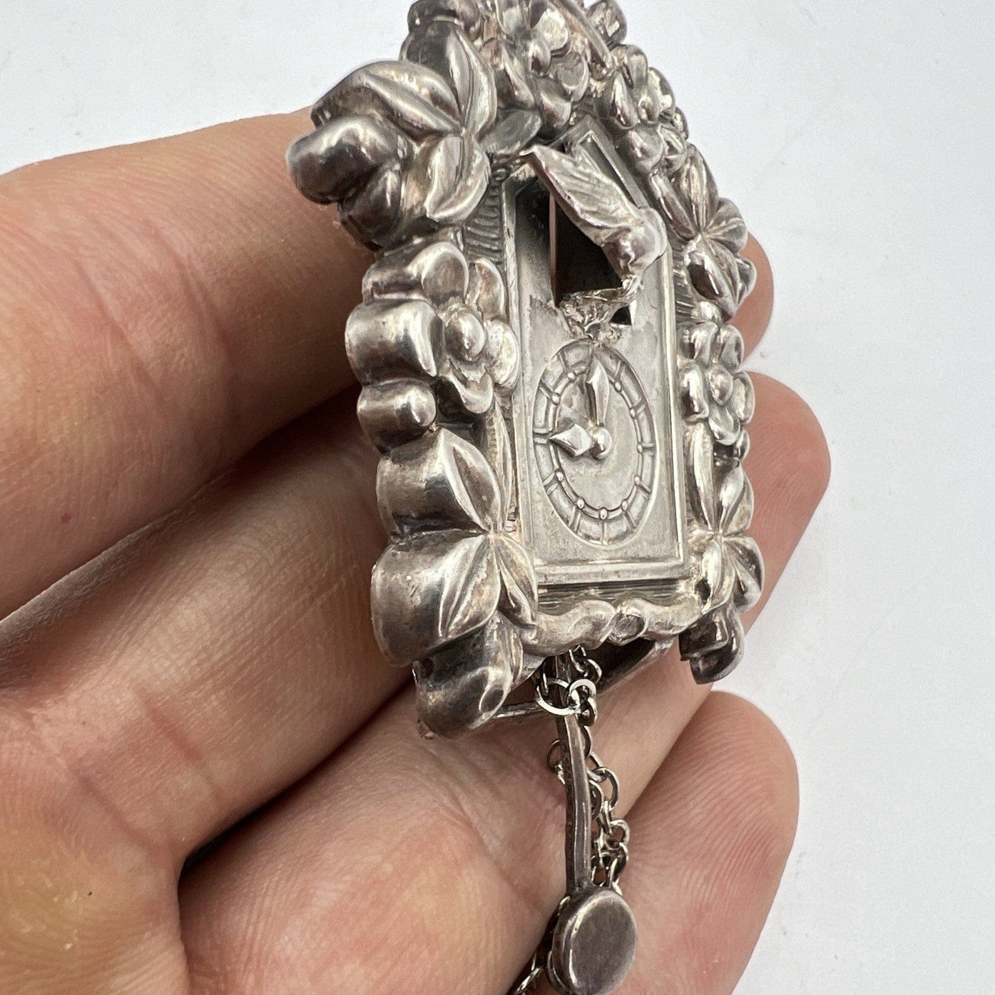 Antica spilla da collezione Pegasus anni '60 Orologio a Cucu Fermaglio Coro Categoria  Bigiotteria & Accessori