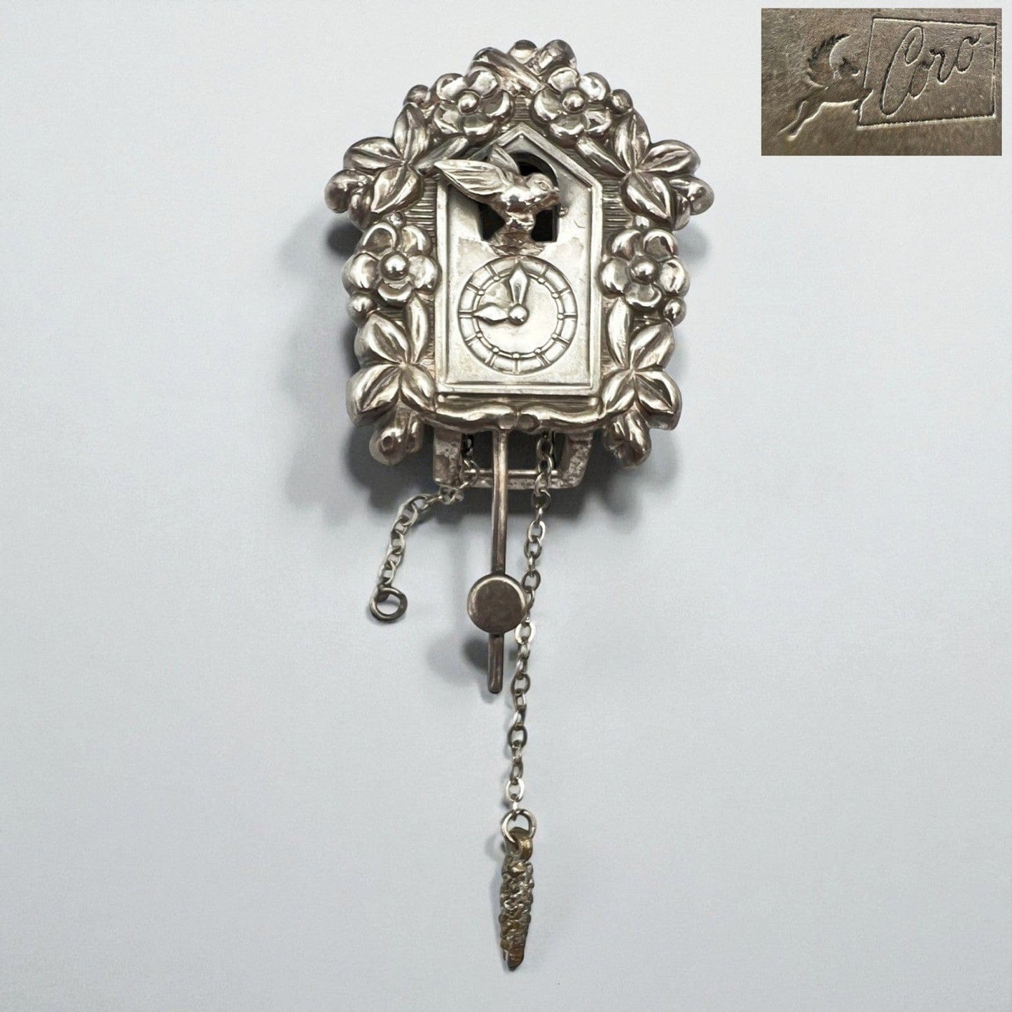 Antica spilla da collezione Pegasus anni '60 Orologio a Cucu Fermaglio Coro Categoria  Bigiotteria & Accessori