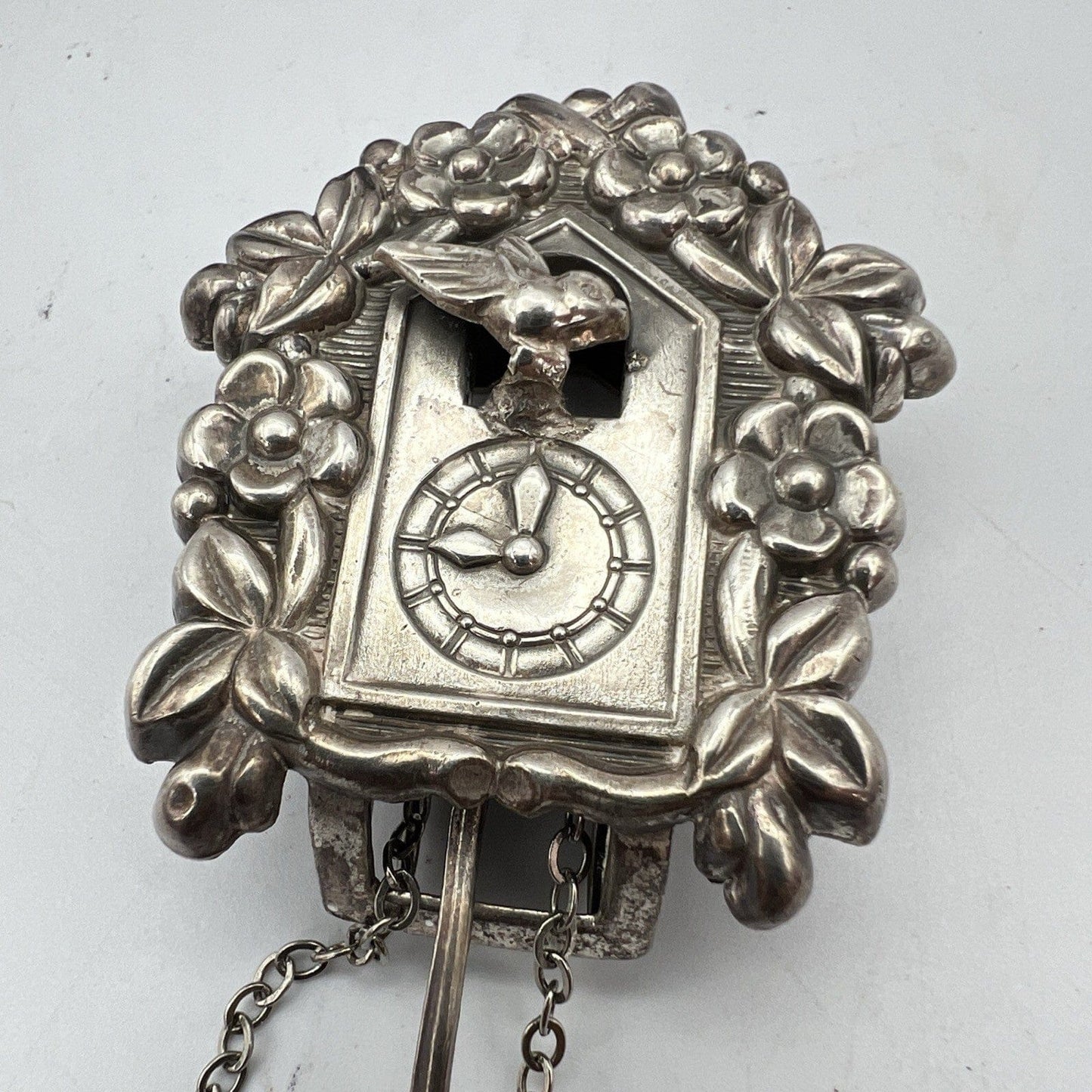 Antica spilla da collezione Pegasus anni '60 Orologio a Cucu Fermaglio Coro Categoria  Bigiotteria & Accessori