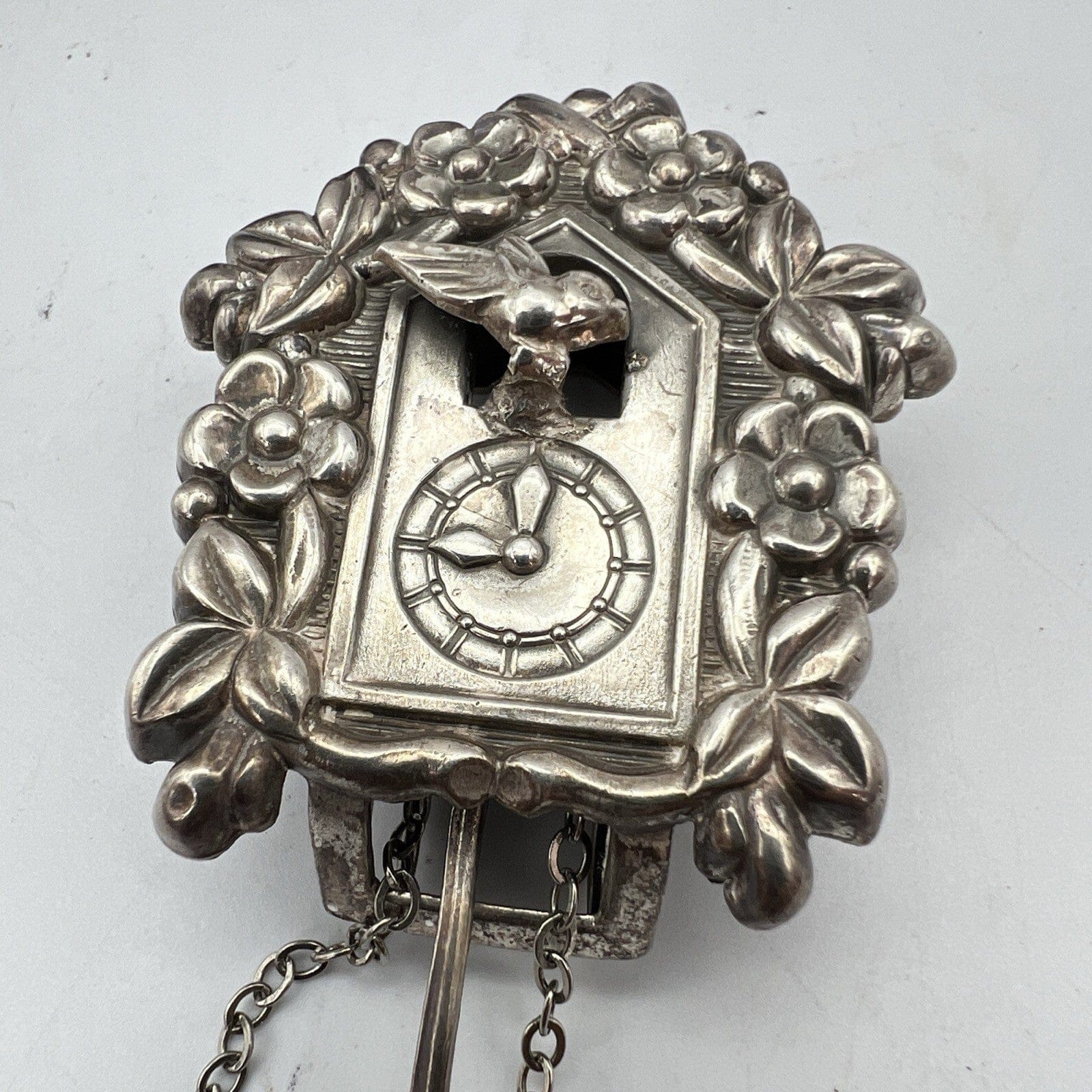 Antica spilla da collezione Pegasus anni '60 Orologio a Cucu Fermaglio Coro Categoria  Bigiotteria & Accessori