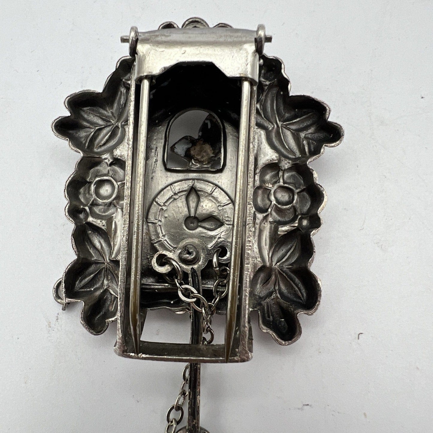 Antica spilla da collezione Pegasus anni '60 Orologio a Cucu Fermaglio Coro Categoria  Bigiotteria & Accessori