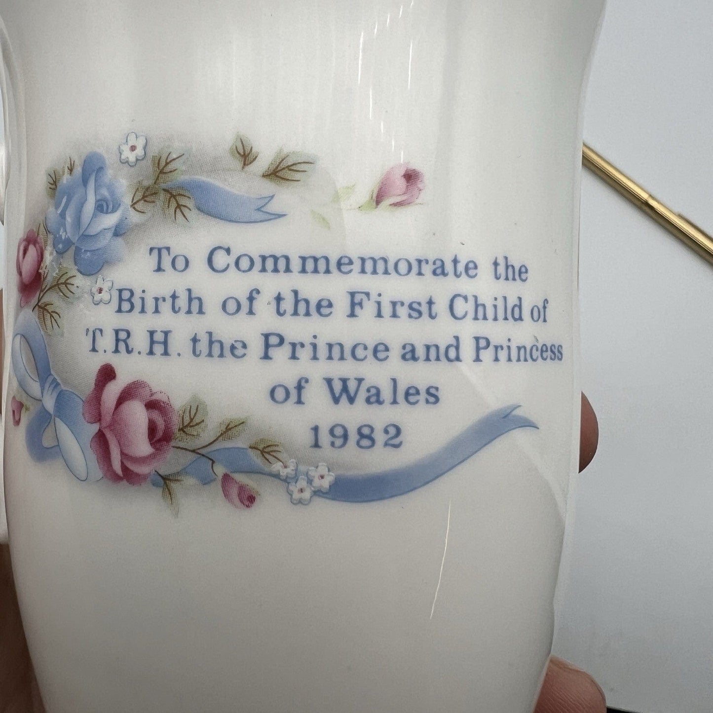 Antica Tazza da collezione in porcellana Nascita Principe William Casa Reale Categoria  Collezionismo:Collezioni diverse:Altro collezioni diverse