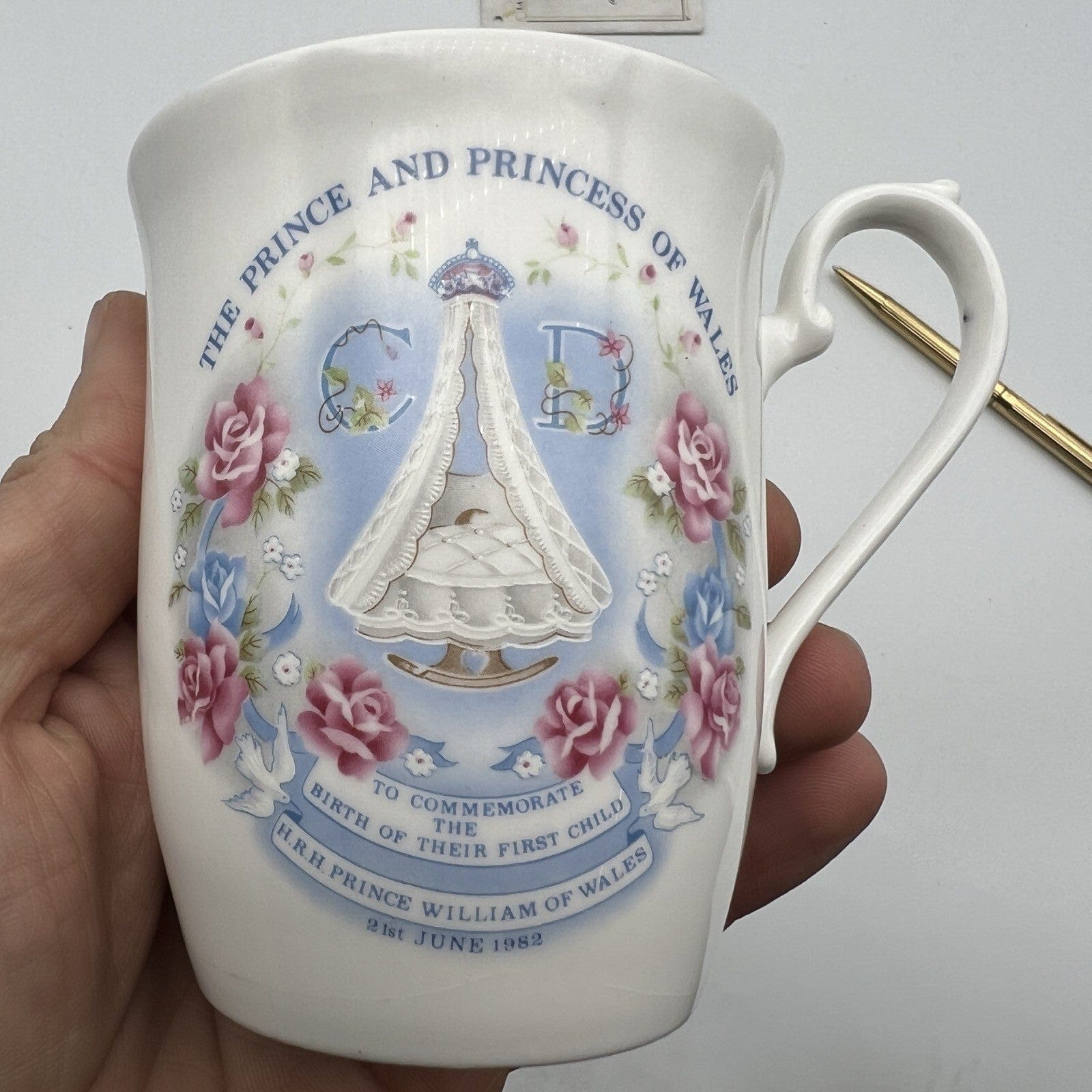 Antica Tazza da collezione in porcellana Nascita Principe William Casa Reale Categoria  Collezionismo:Collezioni diverse:Altro collezioni diverse