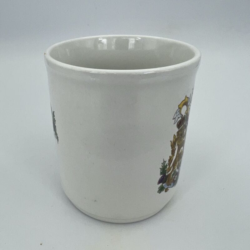 Antica Tazza Mug in Ceramica Inglese Elisabetta II Casa Reale commemorativa 1977 Categoria  Ceramiche e Porcellane