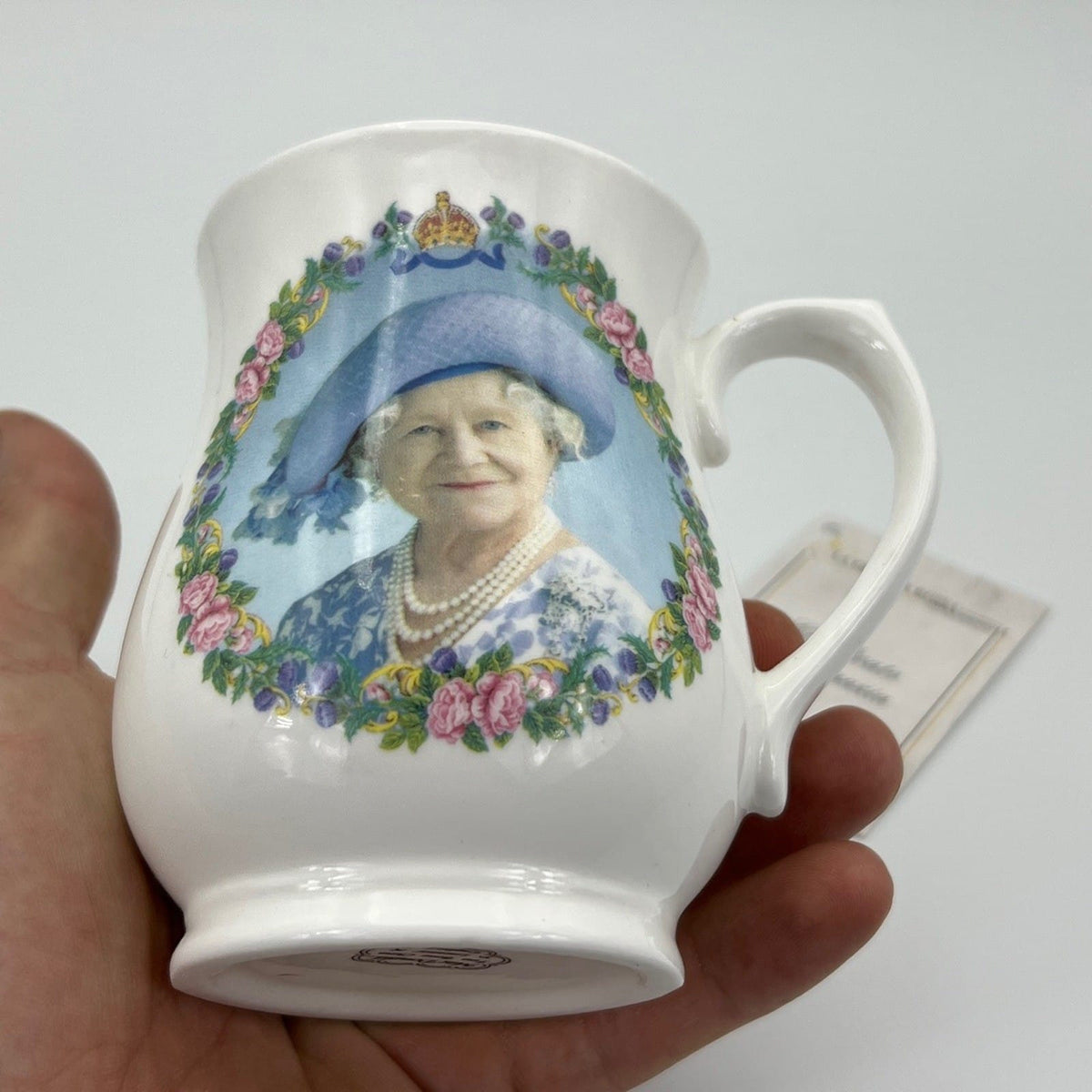 Antica Tazza Mug in Ceramica Inglese Regina Madre Elisabetta Casa Reale 100 anni Categoria  Boccali