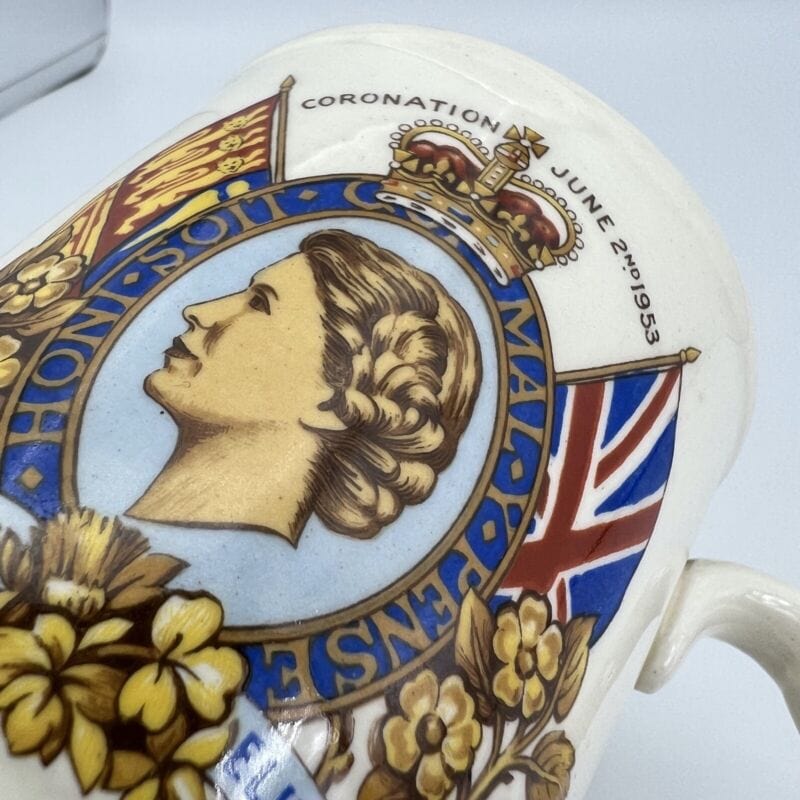 Antica Tazza Mug Inglese Regina Elisabetta II Casa Reale commemorativa 1953 Categoria  Ceramiche e Porcellane