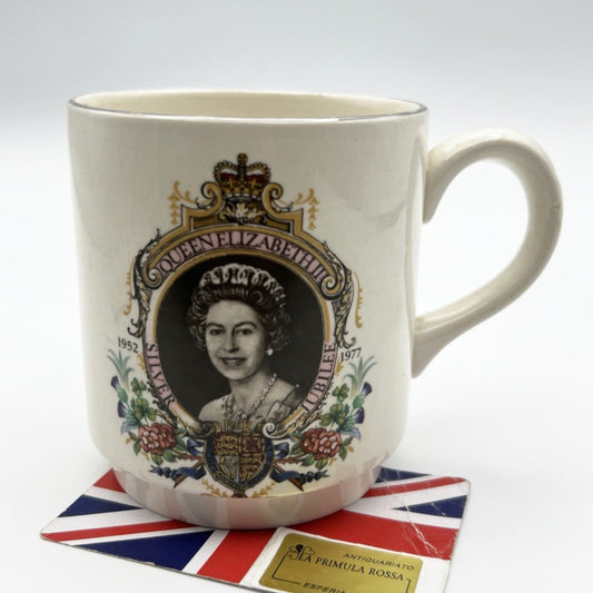 Antica Tazza Mug Inglese Regina Elisabetta II Casa Reale commemorativa 1977 rea Categoria  Boccali