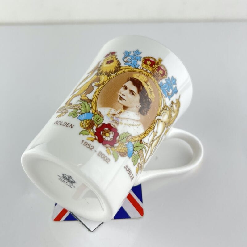 Antica Tazza Mug Portapenne Inglese Giubileo Oro Regina Elisabetta II Casa Reale Categoria  Boccali