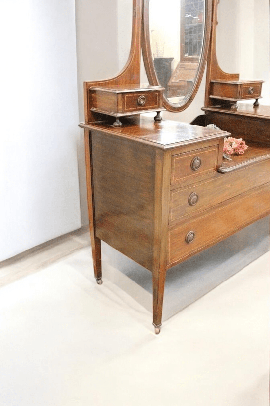 ANTICA TOILETTE INGLESE IN MOGANO Categoria  Comò & Cassettiere