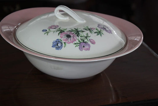 ANTICA ZUPPIERA INGLESE  IN CERAMICA  LEGUMIERA ANNI 40 COLORE ROSA E FIORI DECO Categoria  Zuppiere