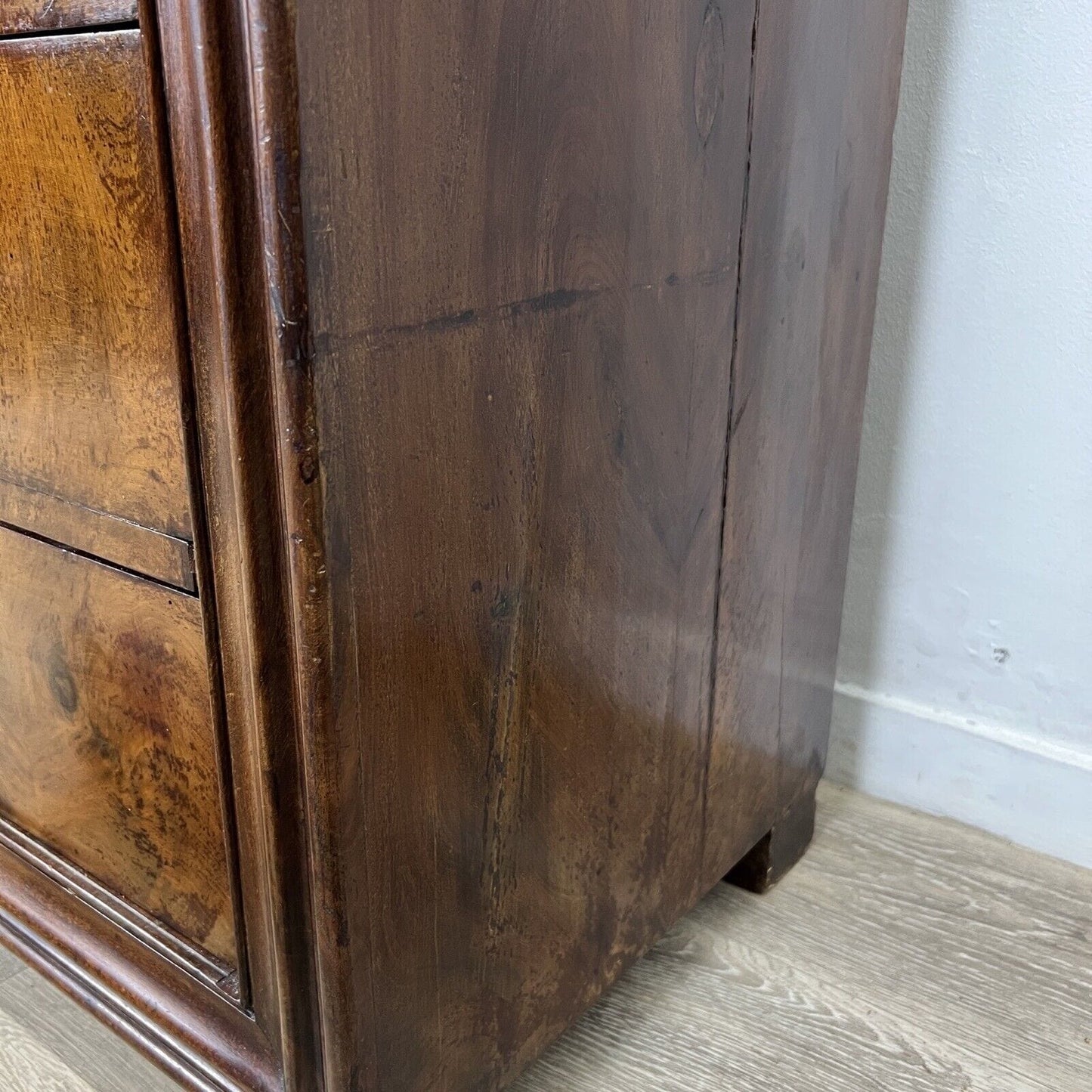 Antico Armadio dell'800 credenza in noce stile Luigi Filippo Mobile con specchio Categoria  Vetrine