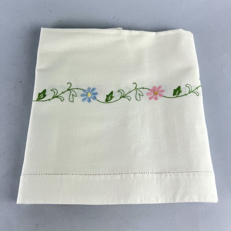 Antico Asciugamano bianco Anni 60 70 in misto Lino Ricamato fiori Vintage Retro Categoria  Corredo Pizzi e Tessuti