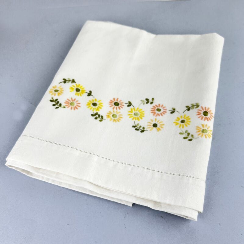 Antico Asciugamano bianco Anni 70 in misto Lino Ricamato fiori Vintage Retro fio Categoria  Corredo Pizzi e Tessuti