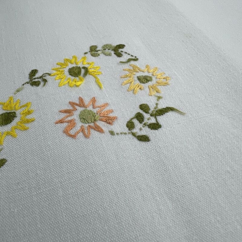Antico Asciugamano bianco Anni 70 in misto Lino Ricamato fiori Vintage Retro fio Categoria  Corredo Pizzi e Tessuti