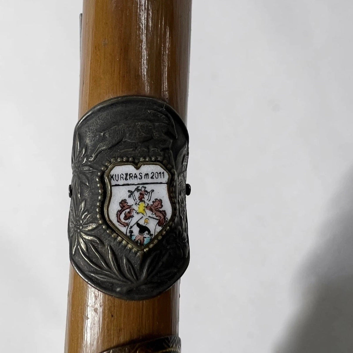 Antico Bastone da per passeggio vintage In legno medaglie Souvenir Escursionismo Categoria  Collezionismo:Collezioni diverse:Bastoni da passeggio