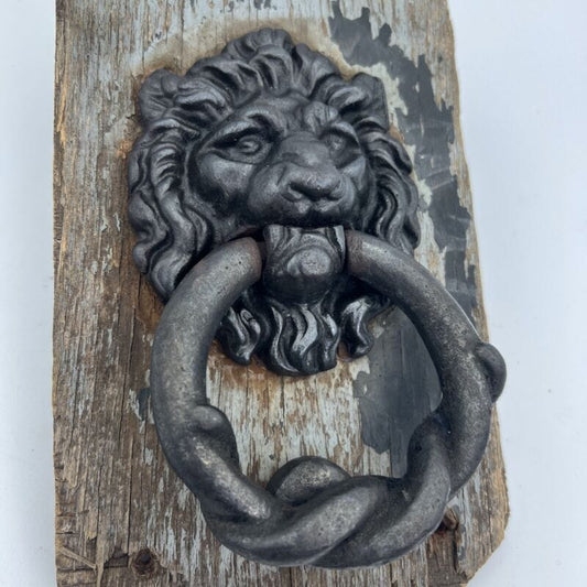 Antico Battente Per Portone D'epoca Batacchio in Ghisa testa di Leone 800 XVII Categoria  Restauro