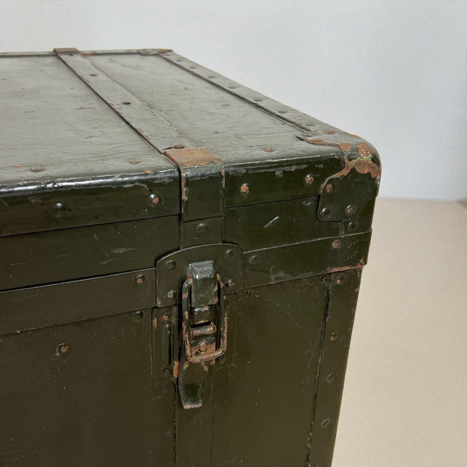 Antico Baule in legno da viaggio verde cassapanca 900 vecchio forziere d'epoca Categoria  Casse & Bauli