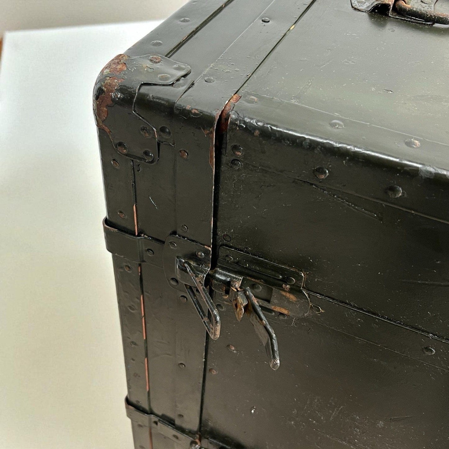 Antico Baule in legno da viaggio verde cassapanca 900 vecchio forziere d'epoca Categoria  Casse & Bauli