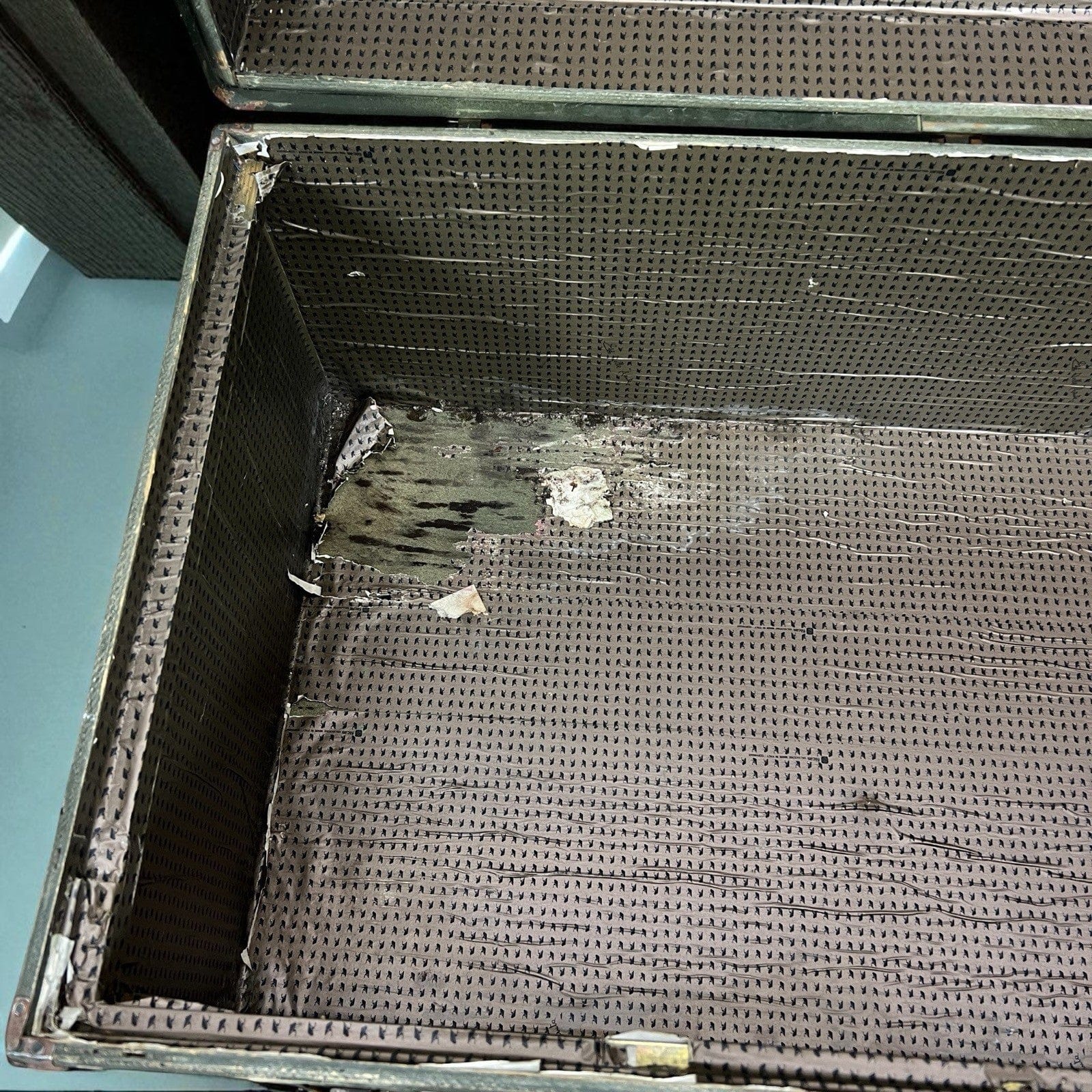 Antico Baule in legno da viaggio verde cassapanca 900 vecchio forziere d'epoca Categoria  Casse & Bauli