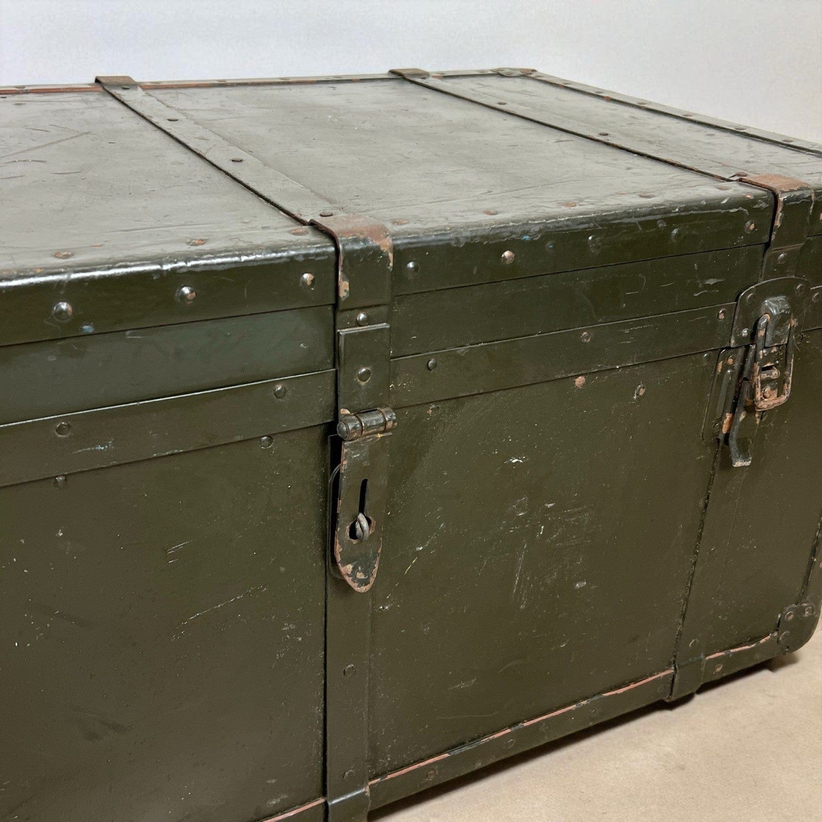 Antico Baule in legno da viaggio verde cassapanca 900 vecchio forziere d'epoca Categoria  Casse & Bauli