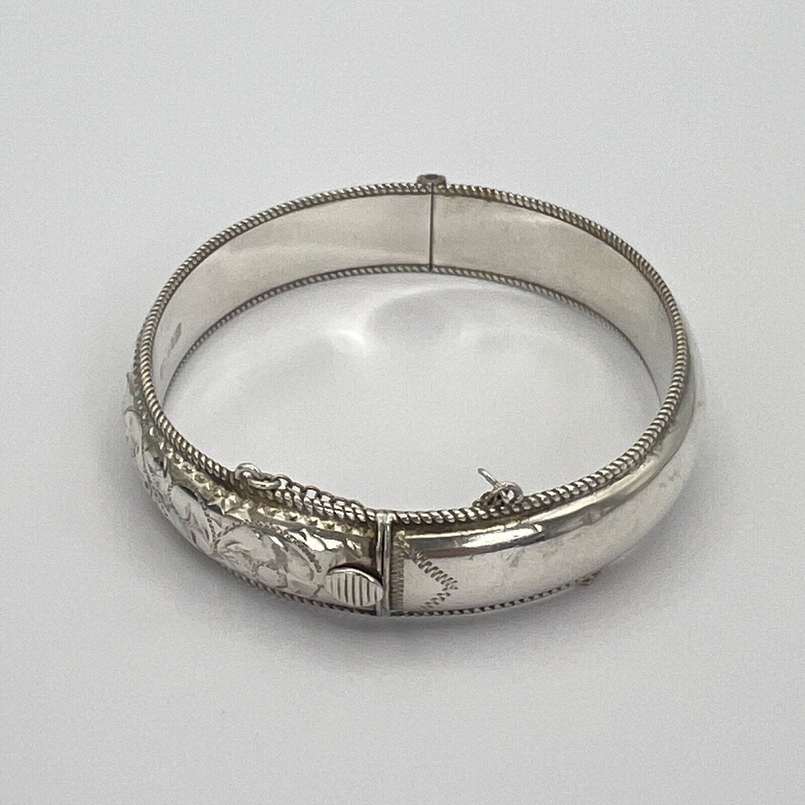 Antico Bracciale da donna in Argento 925 braccialetto a fascia rigido anno 1965 Categoria  Bigiotteria & Accessori