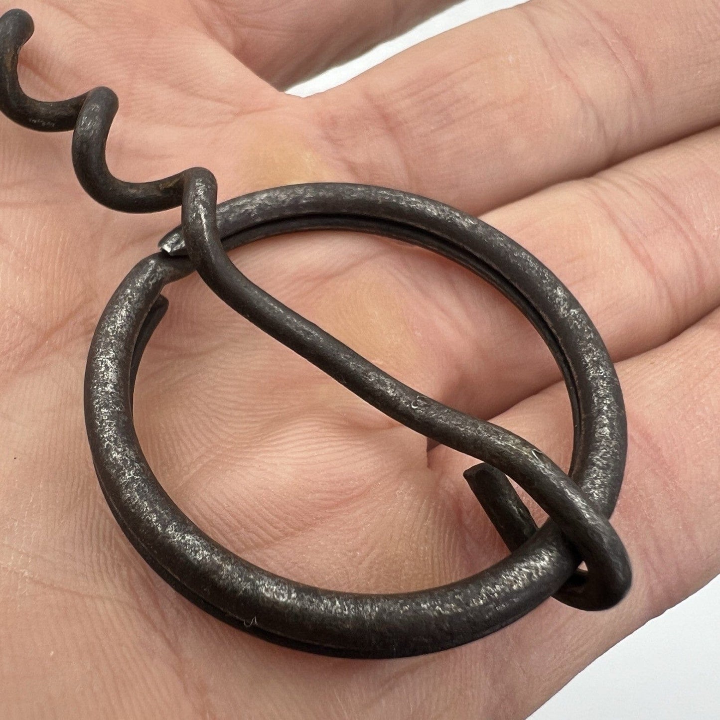 Antico Cavatappi tascabile da collezione d'epoca pieghevole portachiavi in ferro Categoria  Cavatappi