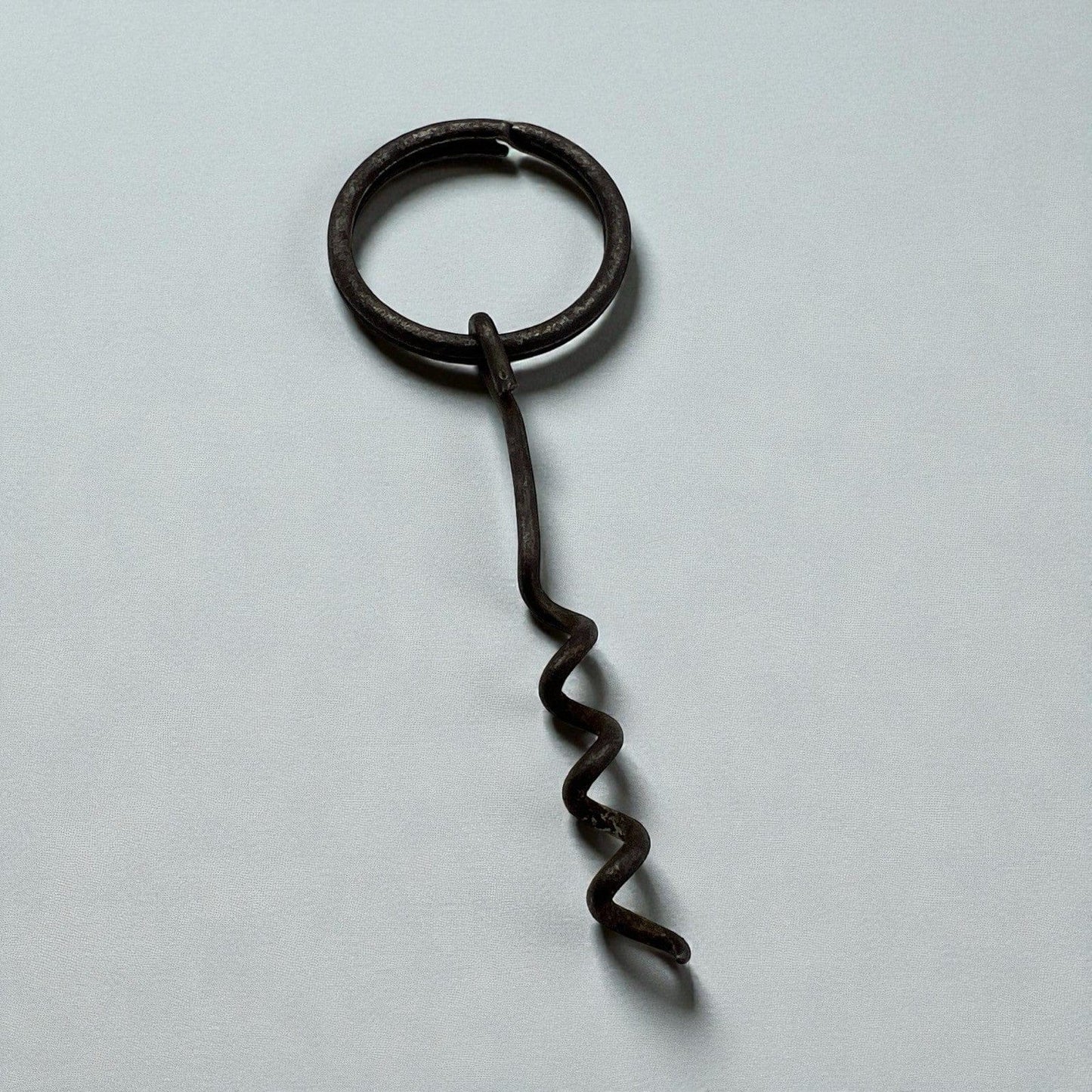 Antico Cavatappi tascabile da collezione d'epoca pieghevole portachiavi in ferro Categoria  Cavatappi