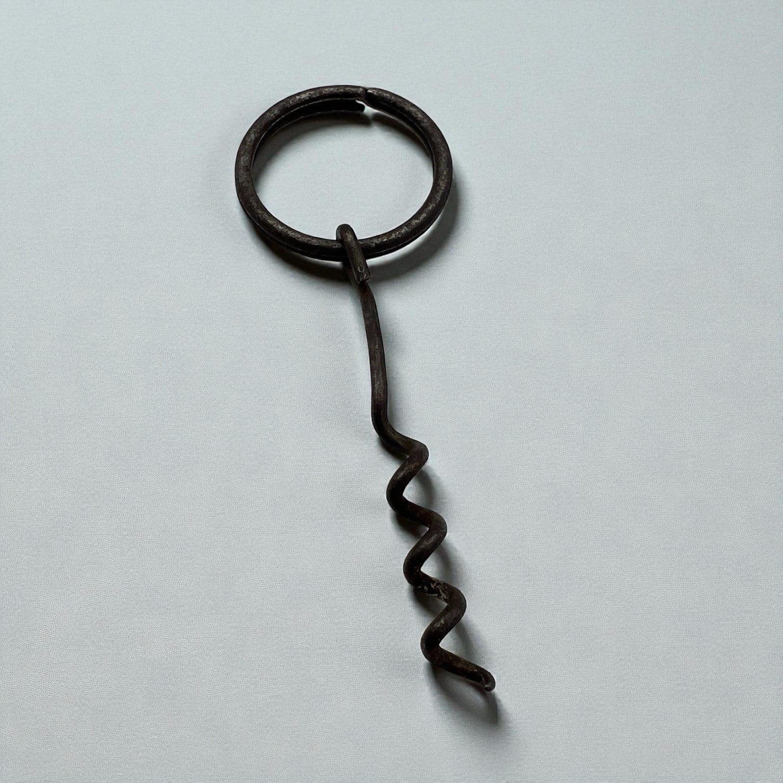 Antico Cavatappi tascabile da collezione d'epoca pieghevole portachiavi in ferro Categoria  Cavatappi