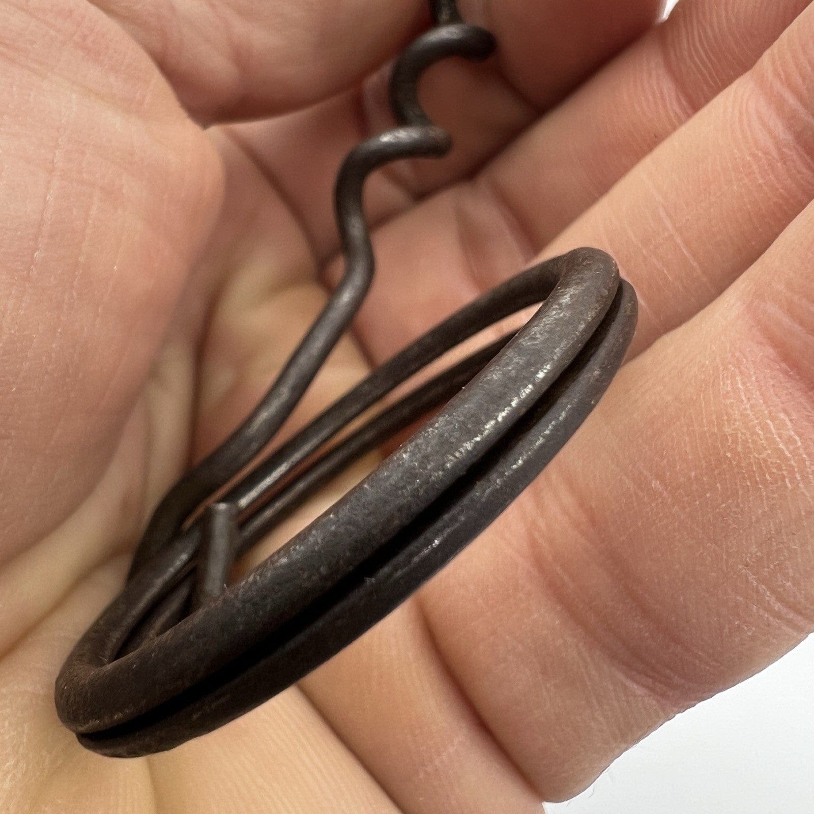 Antico Cavatappi tascabile da collezione d'epoca pieghevole portachiavi in ferro Categoria  Cavatappi