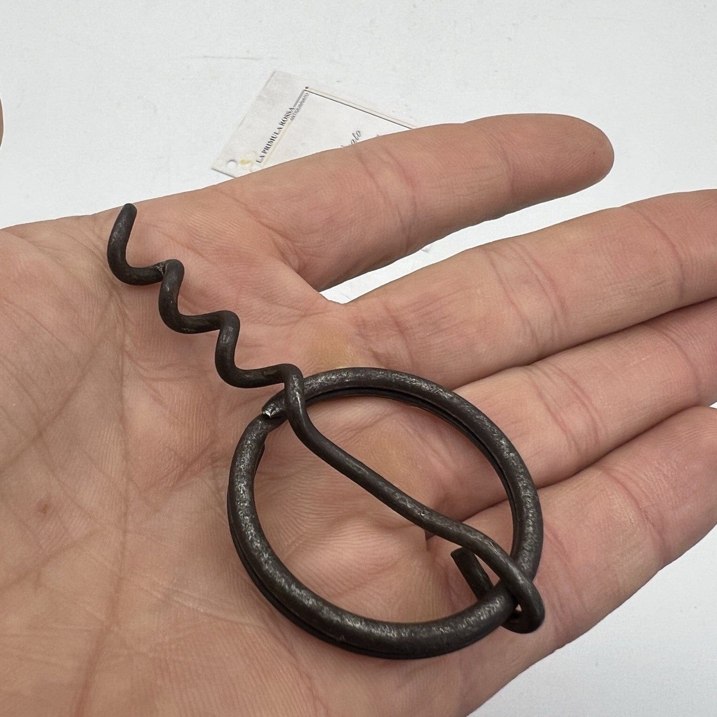 Antico Cavatappi tascabile da collezione d'epoca pieghevole portachiavi in ferro Categoria  Cavatappi