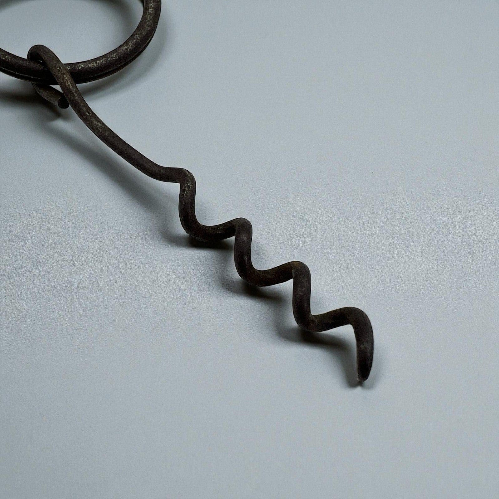 Antico Cavatappi tascabile da collezione d'epoca pieghevole portachiavi in ferro Categoria  Cavatappi