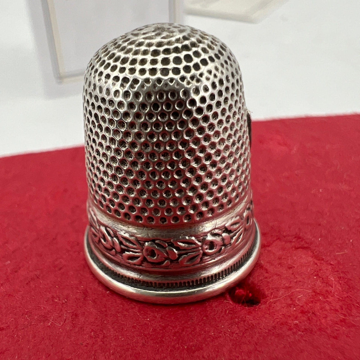 Antico Ditale in Argento 800 per cucire da cucito Sarta o Collezione con scudo Categoria  Sheffield & Argento