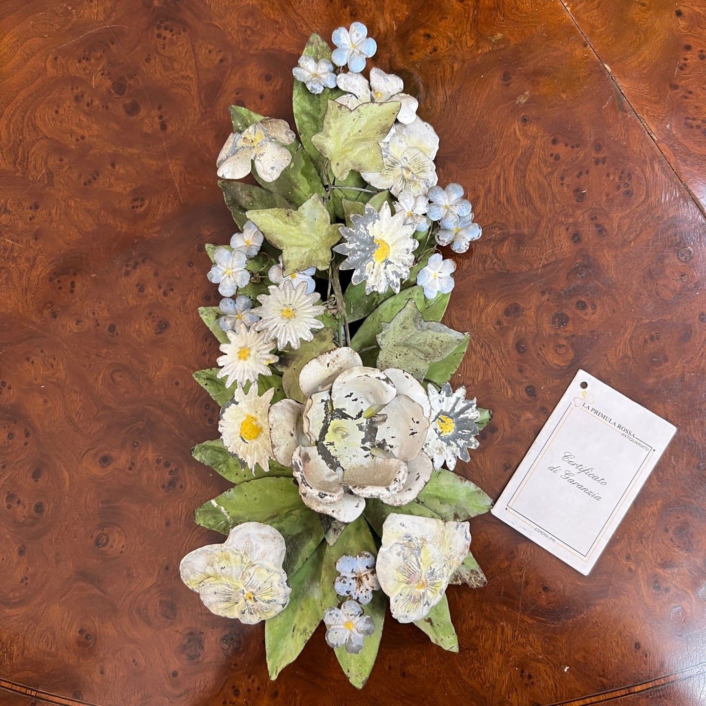 Antico Elemento decorativo bouquet di fiori in lamierino Liberty anni 20 da muro Categoria  Cimase-Fregi-Intagli in legno