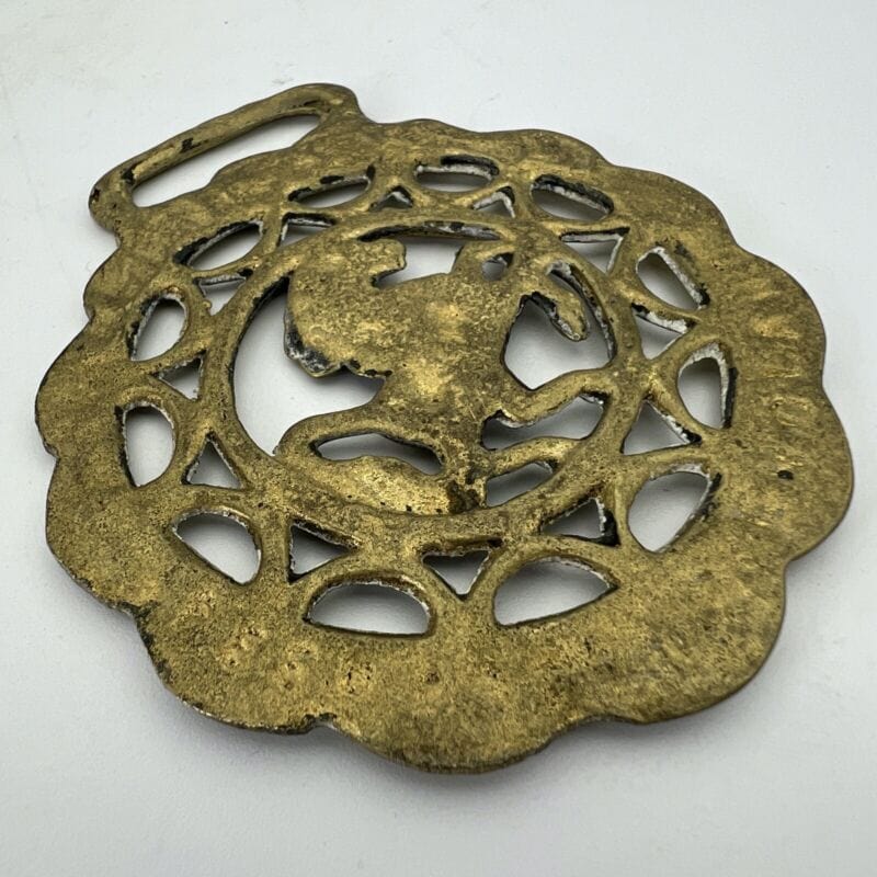 Antico fregio in ottone bronzo decorazione Finimento per Cavallo Rampante 900 Categoria  Finimenti per cavalli