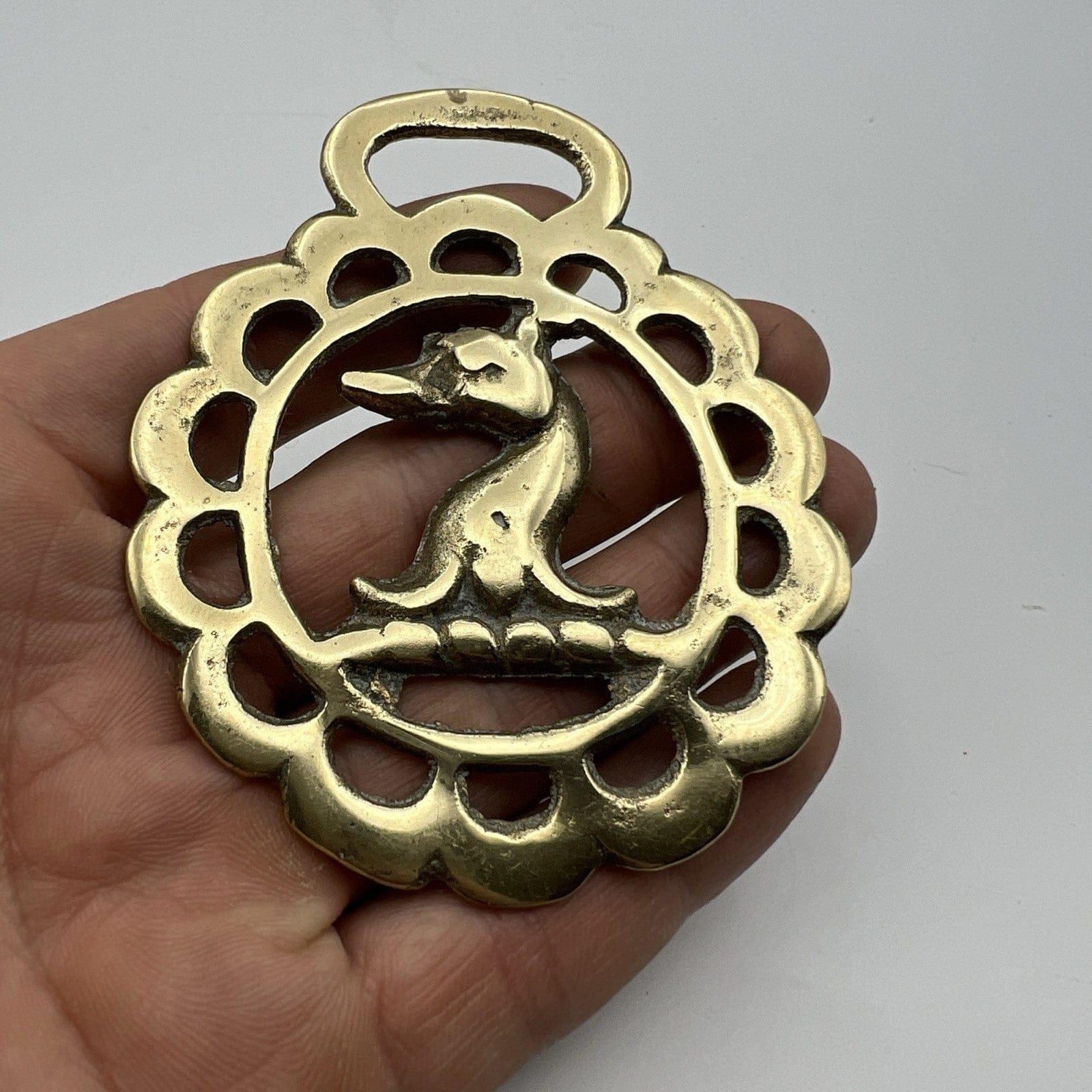 Antico fregio in ottone bronzo elemento decorativo Medaglione epoca Segnaposto Categoria  Finimenti per cavalli