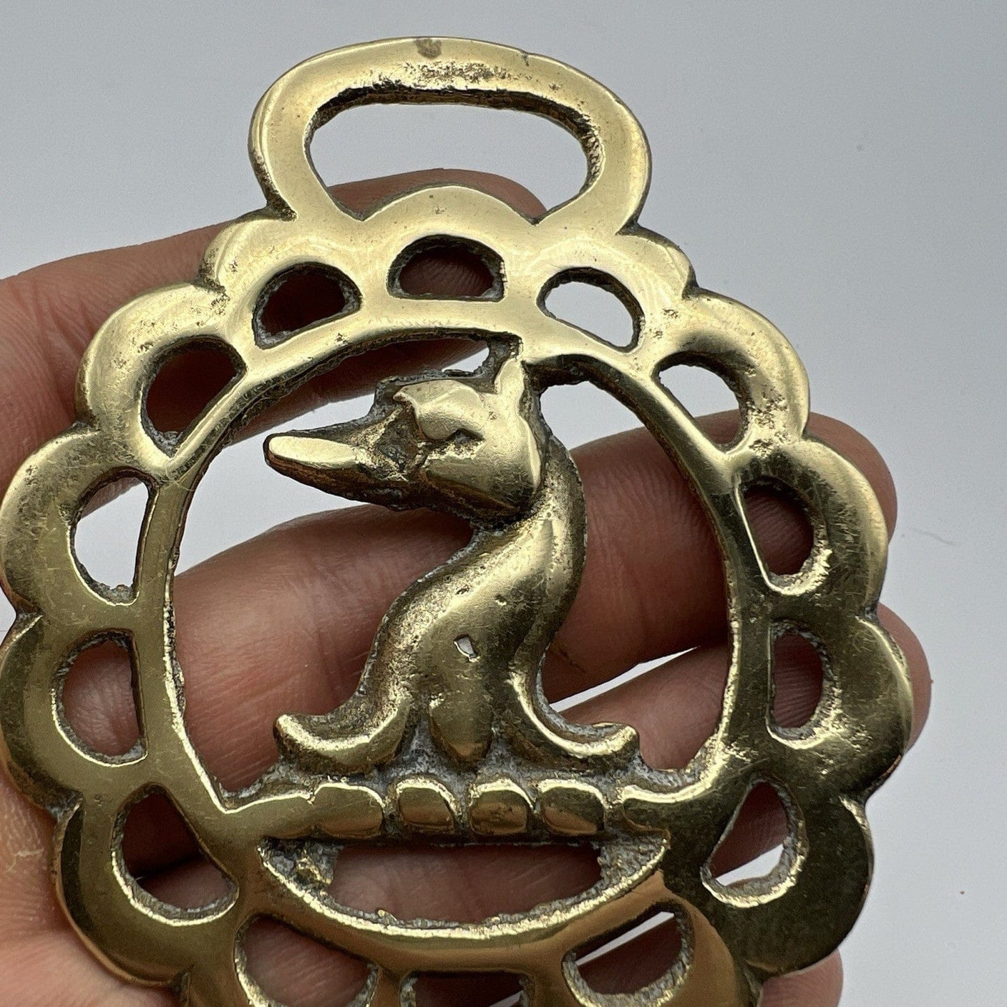 Antico fregio in ottone bronzo elemento decorativo Medaglione epoca Segnaposto Categoria  Finimenti per cavalli