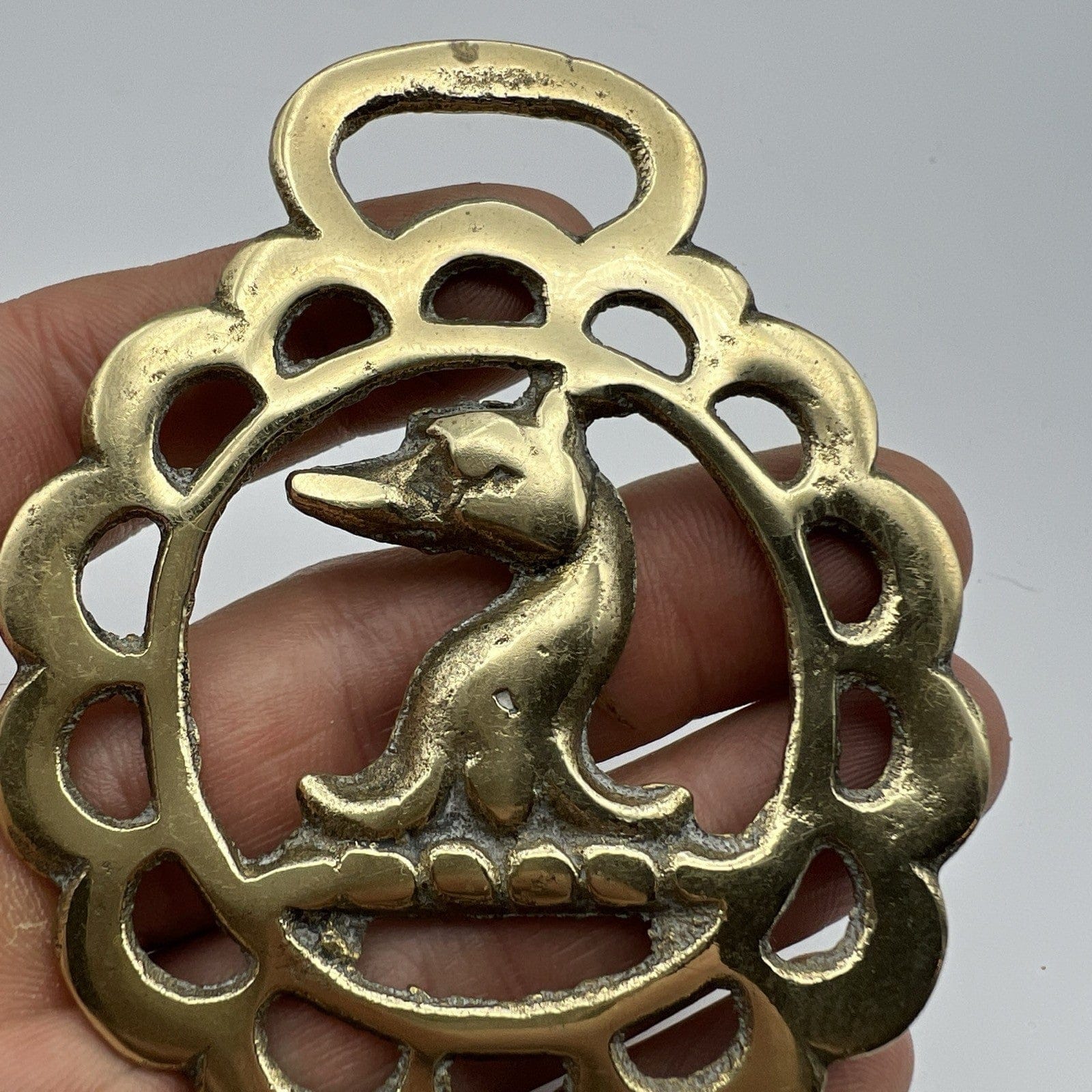 Antico fregio in ottone bronzo elemento decorativo Medaglione epoca Segnaposto Categoria  Finimenti per cavalli